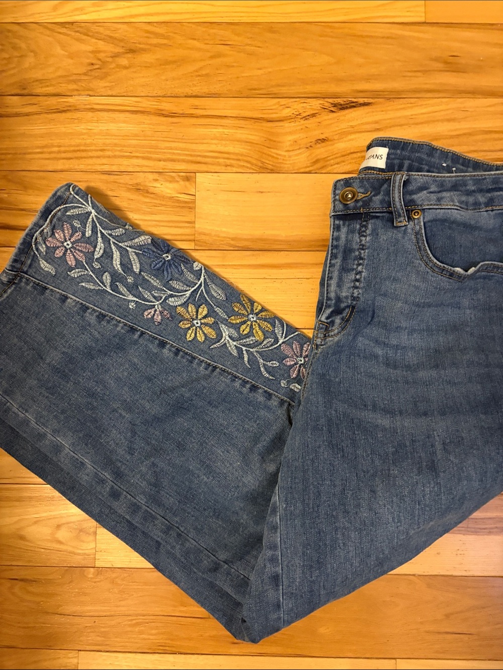 Tribal Jeans Audrey Mid-Rise Wide Leg Crop with Embroidered Floral Design (8) - Picture 6 of 6